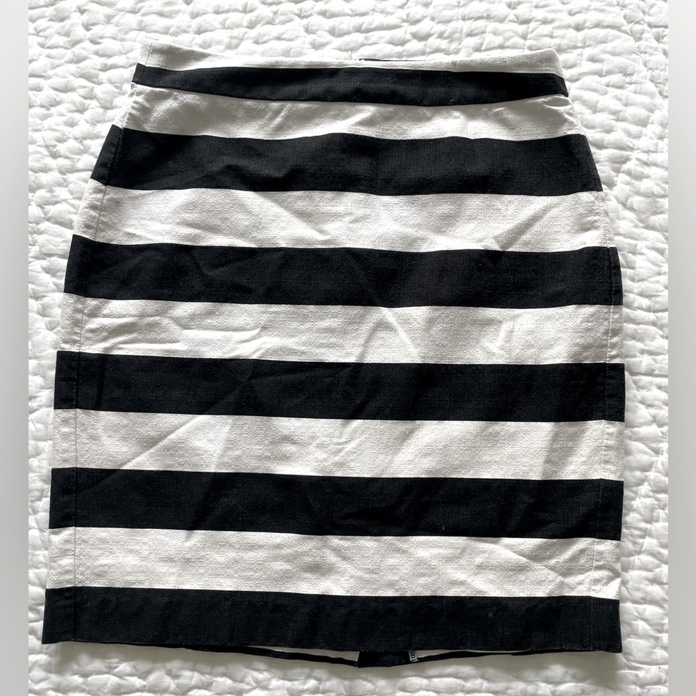 Banana Republic black & white striped pencil skirt